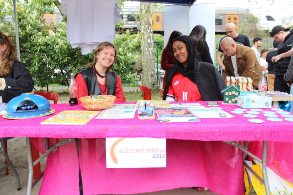 Infostände vom Allerweltshaus...