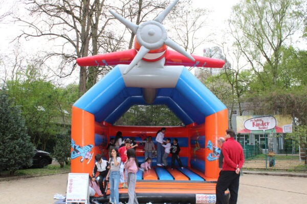 Die Kinderhüpfburg...