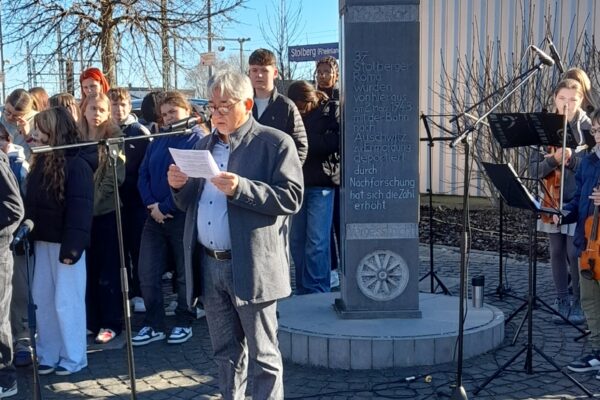 Ruždija Sejdović, 1. Sprecher des Rom e.V., bei seiner Rede