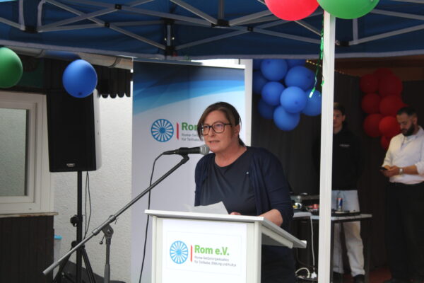 Schirmherrin der Veranstaltung, Julie Cazier, Bezirksbürgermeisterin Köln-Innenstadt