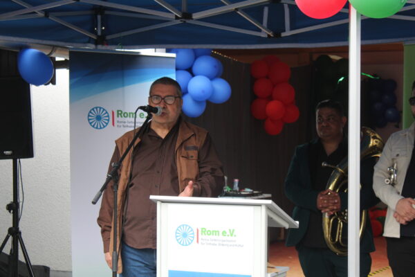 Schriftsteller Jovan Nikolic liest...